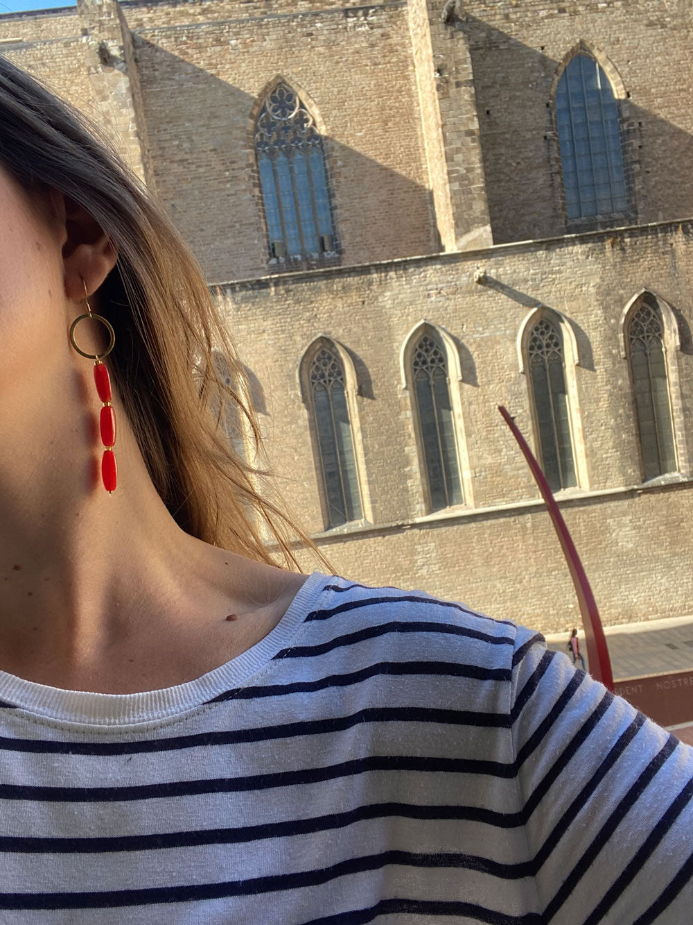 Glass beads earrings in red