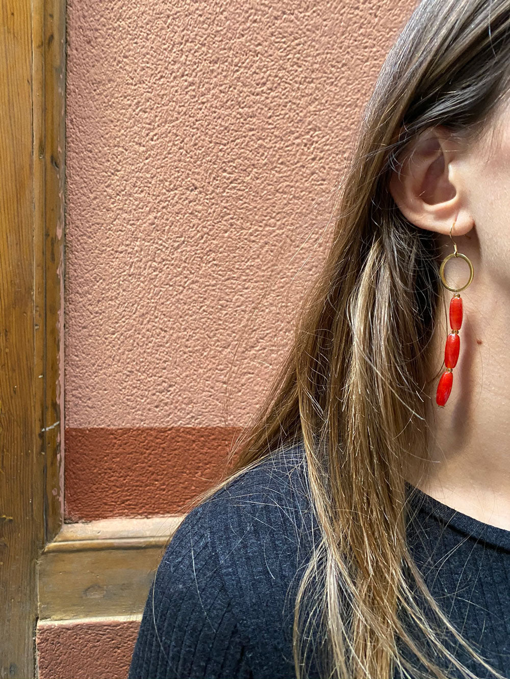 Glass beads earrings in red