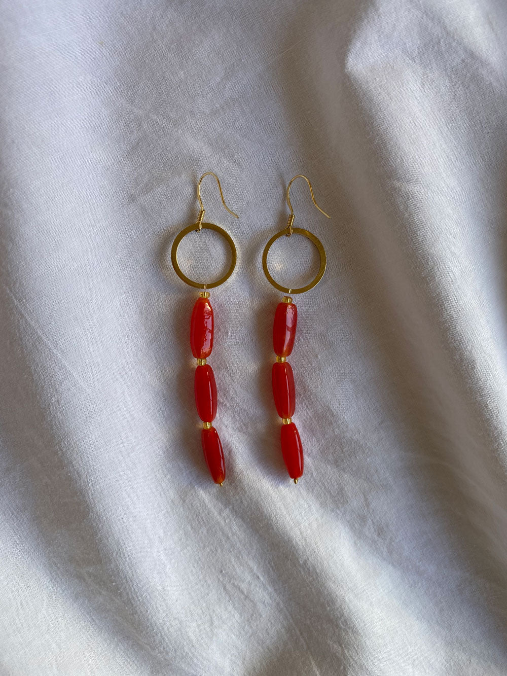 Glass beads earrings in red