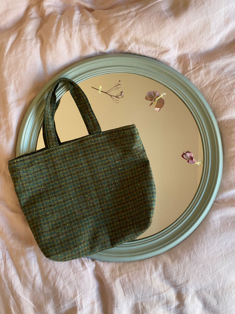 Houndstooth shopper bag in green