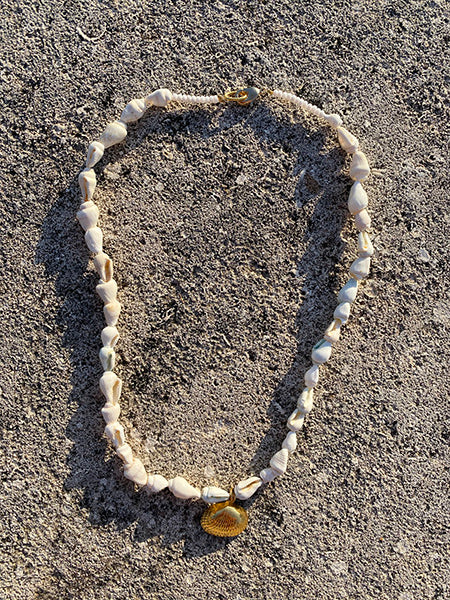 Marina golden shell necklace