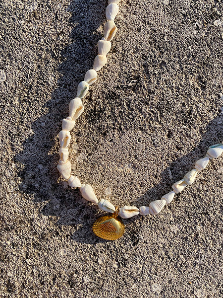 Marina golden shell necklace